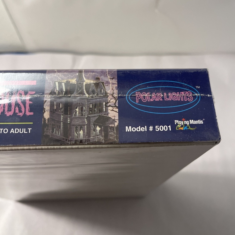Polar Lights The Addams Family Haunted House with Ghosts Model Kit 5001 New - Picture 7 of 12